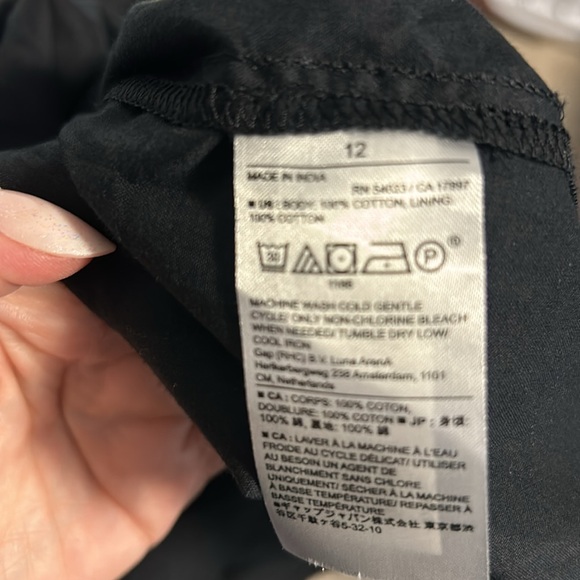 Banana Republic Outlet Black Dress with Flared Skirt. Size 12. It has pockets! - Picture 5 of 5